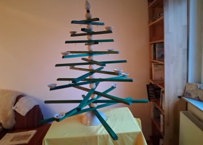Nachhaltiger Weihnachtsbaum in grün